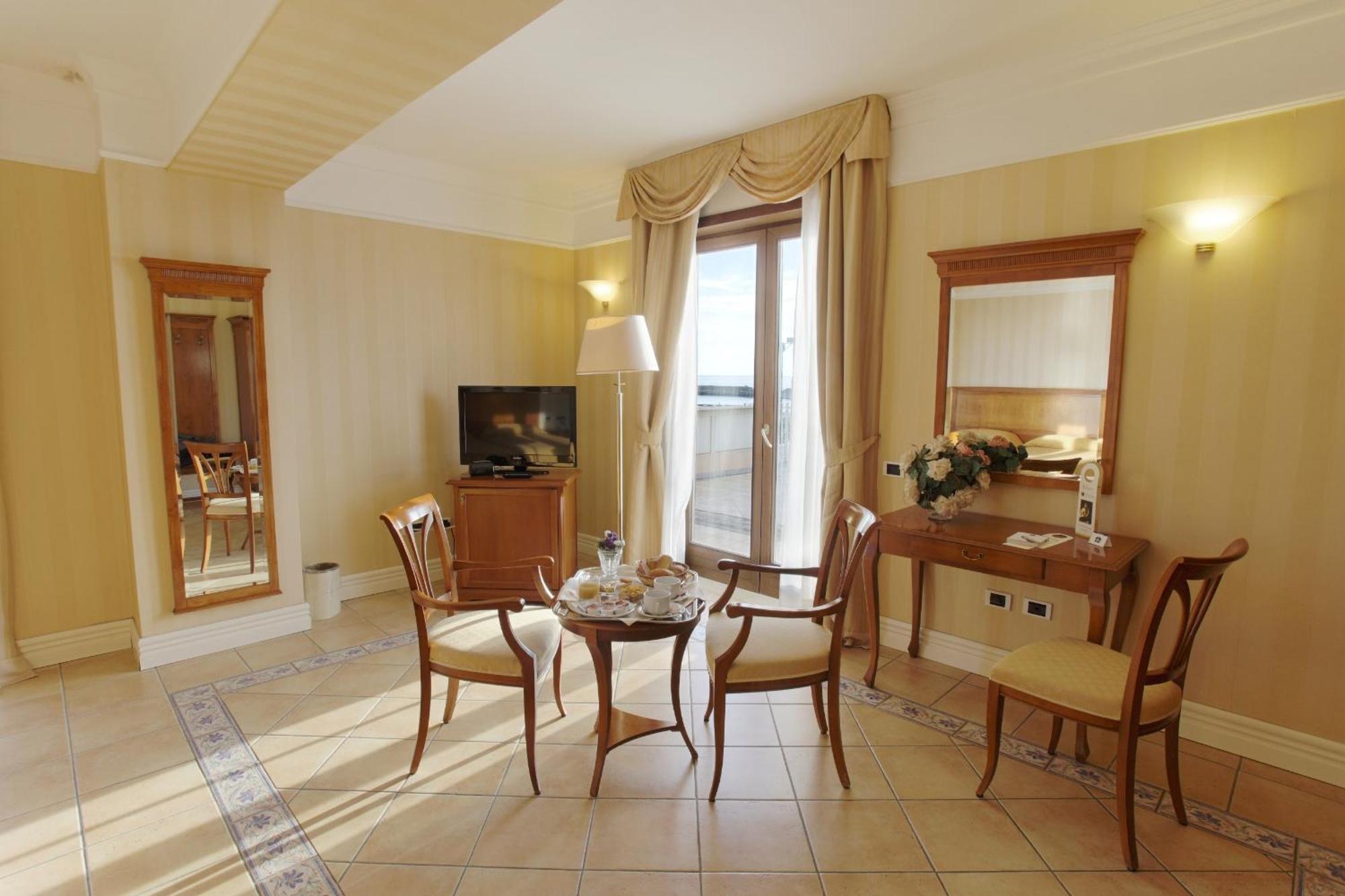 Dioscuri Bay Palace San Leone Esterno foto