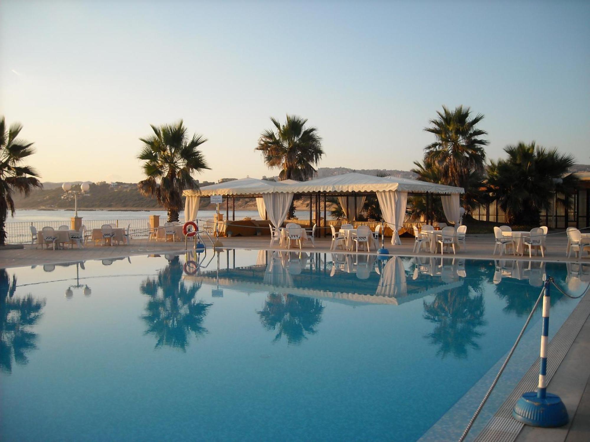 Dioscuri Bay Palace San Leone Esterno foto