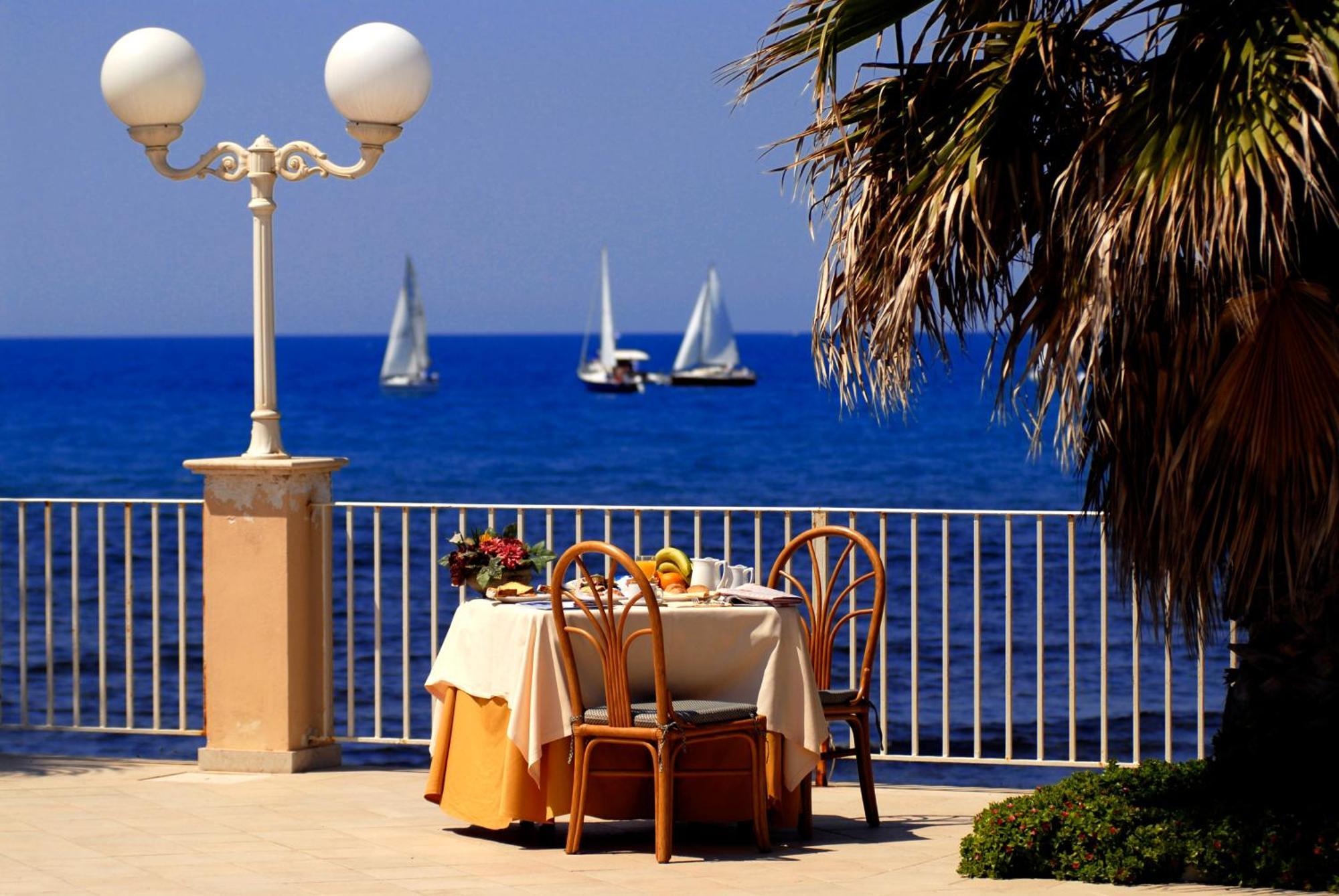 Dioscuri Bay Palace San Leone Esterno foto