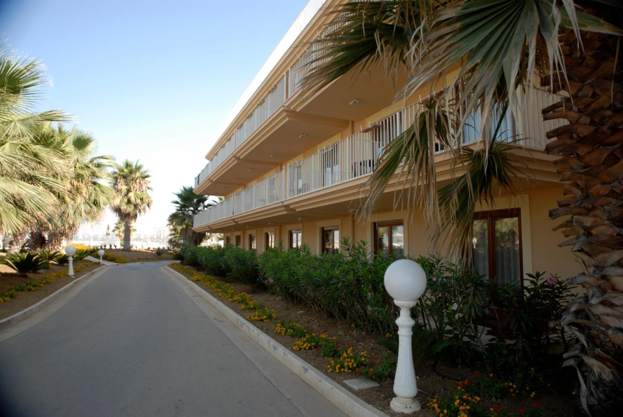 Dioscuri Bay Palace San Leone Esterno foto