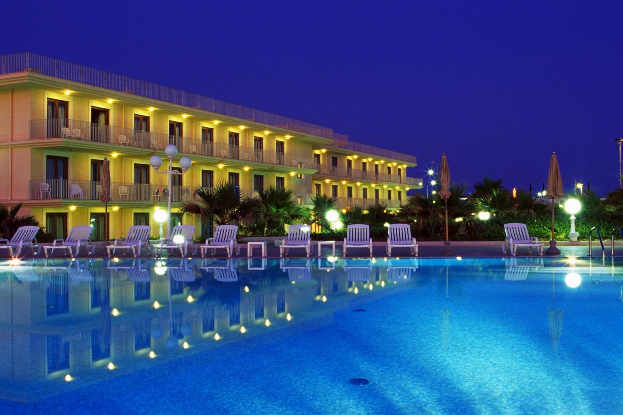 Dioscuri Bay Palace San Leone Esterno foto
